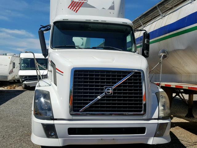 4V4N19EG99N280602 - 2009 VOLVO VN VNL WHITE photo 9