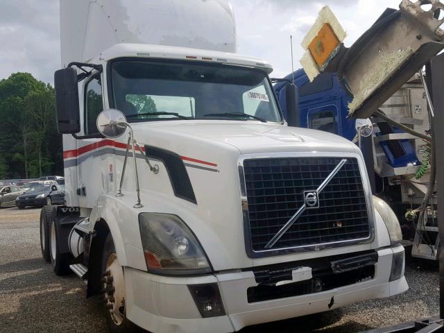 4V4NC9EG89N280603 - 2009 VOLVO VN VNL WHITE photo 1