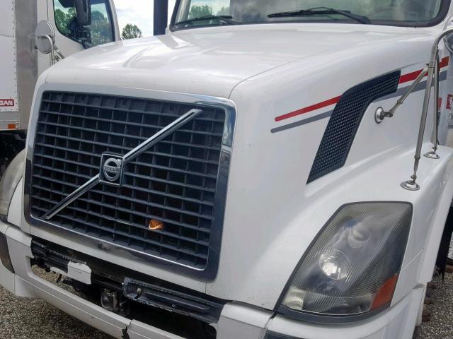 4V4NC9EG89N280603 - 2009 VOLVO VN VNL WHITE photo 7