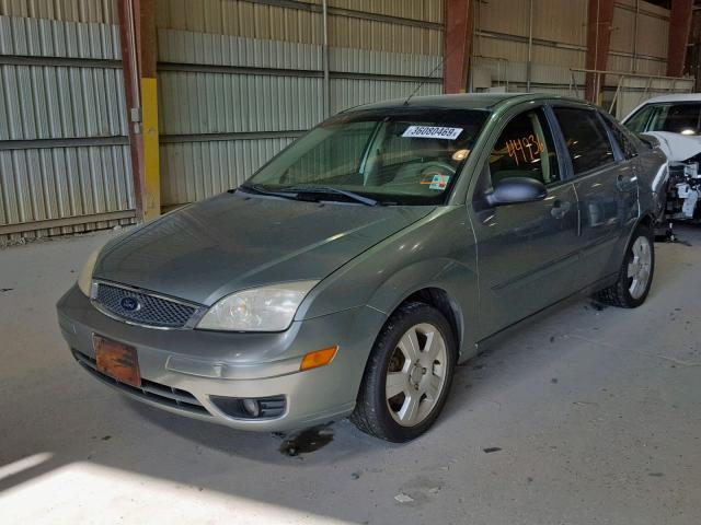 1FAHP34N46W229427 - 2006 FORD FOCUS ZX4 GREEN photo 2