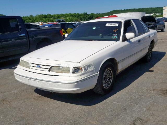 2FALP71WXVX187394 - 1997 FORD CROWN VICT WHITE photo 2