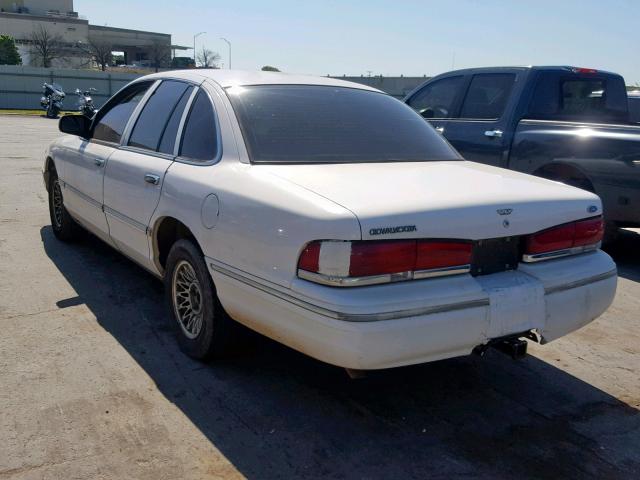 2FALP71WXVX187394 - 1997 FORD CROWN VICT WHITE photo 3