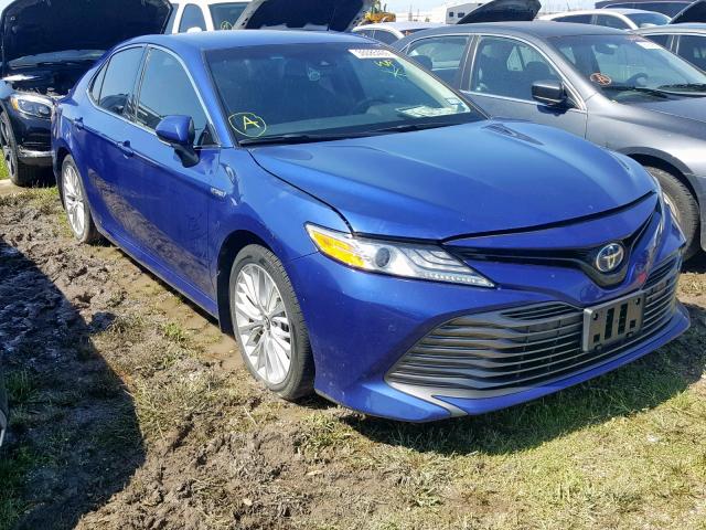 4T1B21HK1JU502262 - 2018 TOYOTA CAMRY HYBR BLUE photo 1