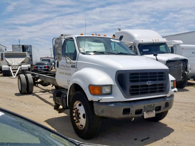 3FDNF65H41MA13429 - 2001 FORD F650 SUPER WHITE photo 1