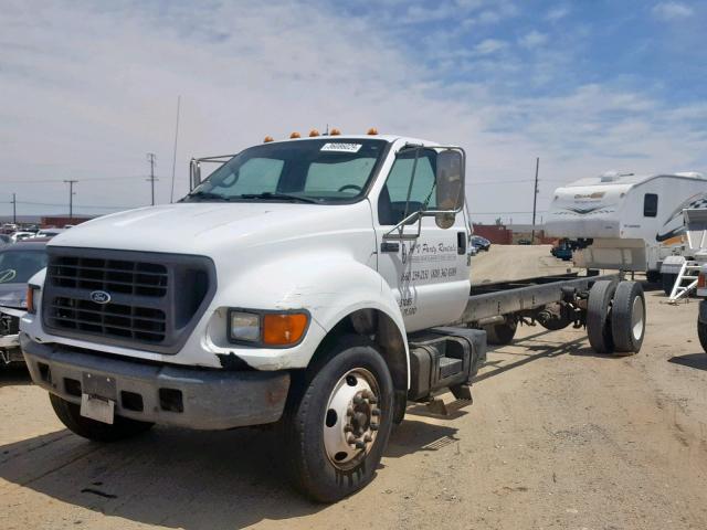 3FDNF65H41MA13429 - 2001 FORD F650 SUPER WHITE photo 2