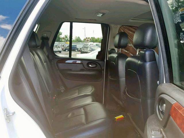 1GKDT13S882261165 - 2008 GMC ENVOY WHITE photo 6