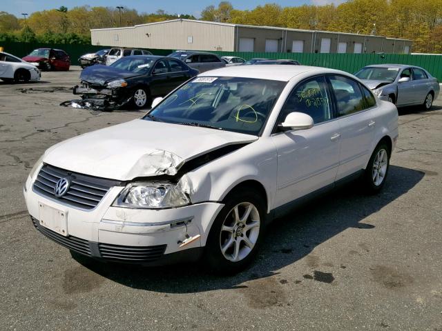 WVWMD63B74E164781 - 2004 VOLKSWAGEN PASSAT GL WHITE photo 2