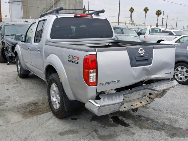 1N6AD07W76C445939 - 2006 NISSAN FRONTIER C SILVER photo 3