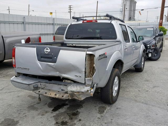 1N6AD07W76C445939 - 2006 NISSAN FRONTIER C SILVER photo 4