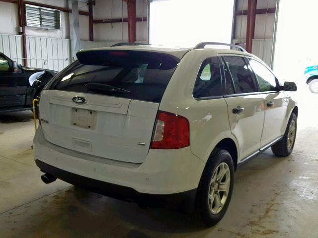 2FMDK4GC4EBB55655 - 2014 FORD EDGE SE WHITE photo 4