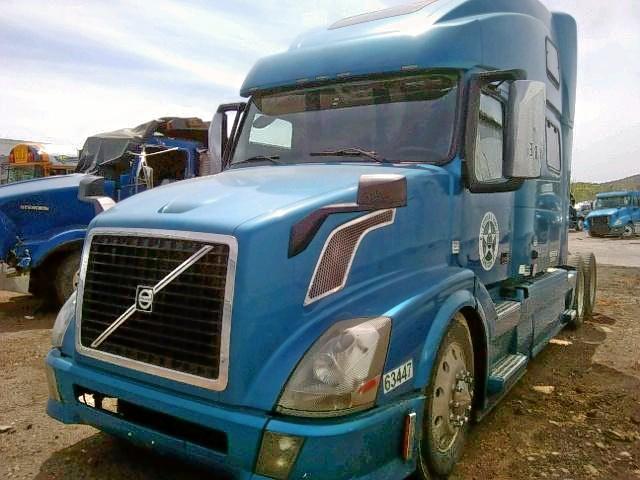 4V4NC9EH8CN560084 - 2012 VOLVO VN VNL BLUE photo 2