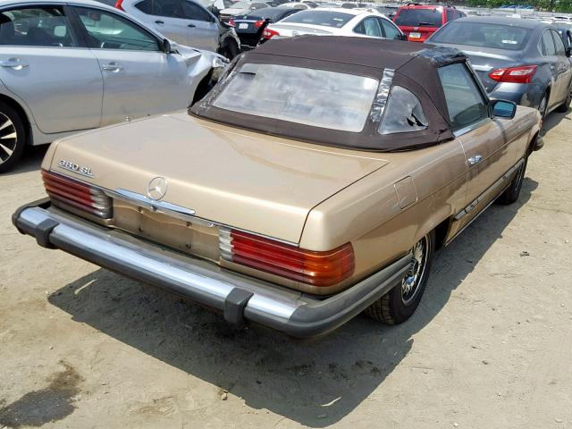 WDBBA45A1DB025660 - 1983 MERCEDES-BENZ 380 SL GOLD photo 4