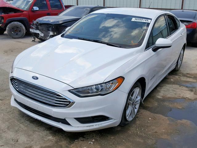 3FA6P0UU5JR100198 - 2018 FORD FUSION S H WHITE photo 2