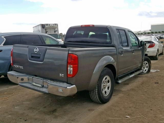 1N6AD07U77C403545 - 2007 NISSAN FRONTIER C GRAY photo 4