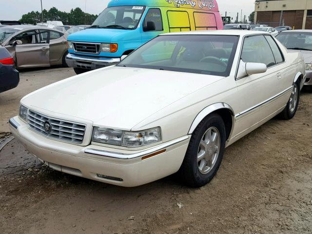 1G6EL12Y4YB704503 - 2000 CADILLAC ELDORADO E WHITE photo 2