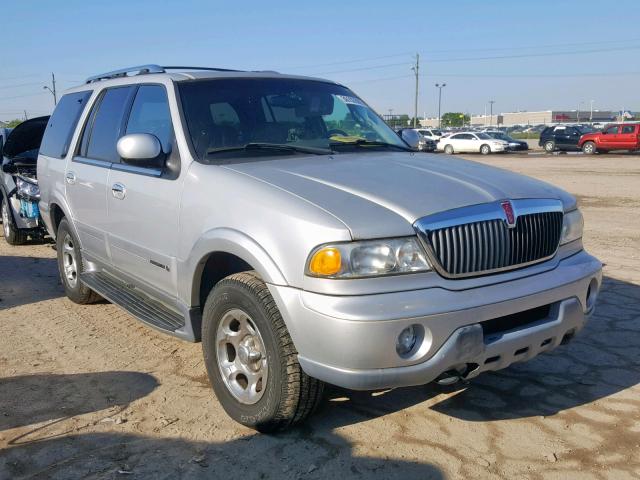 5LMFU28A1YLJ17385 - 2000 LINCOLN NAVIGATOR 银色 照片 1