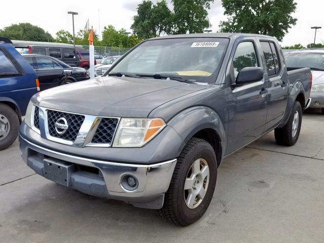 1N6AD07U46C402965 - 2006 NISSAN FRONTIER C GRAY photo 2