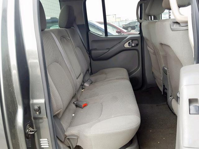 1N6AD07U46C402965 - 2006 NISSAN FRONTIER C GRAY photo 6