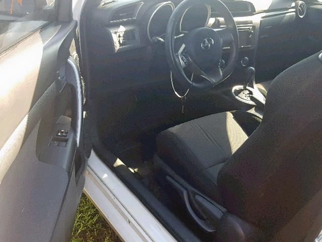 JTKJF5C73F3090608 - 2015 TOYOTA SCION TC WHITE photo 9