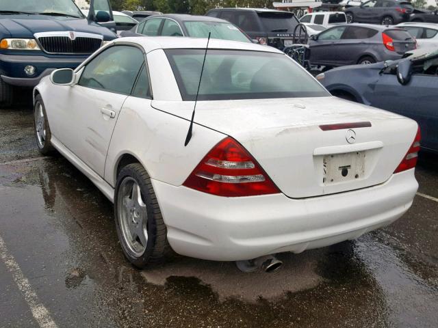 WDBKK65F61F177345 - 2001 MERCEDES-BENZ SLK 320 WHITE photo 3