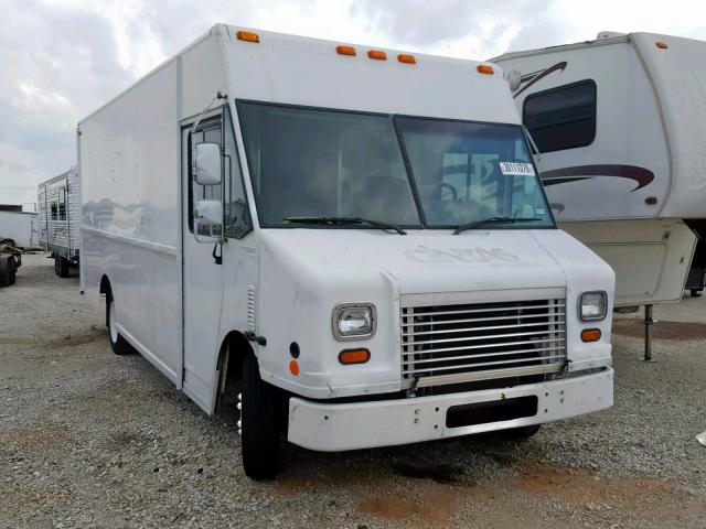 4UZAANBWX2CK27905 - 2002 FREIGHTLINER CHASSIS M WHITE photo 1