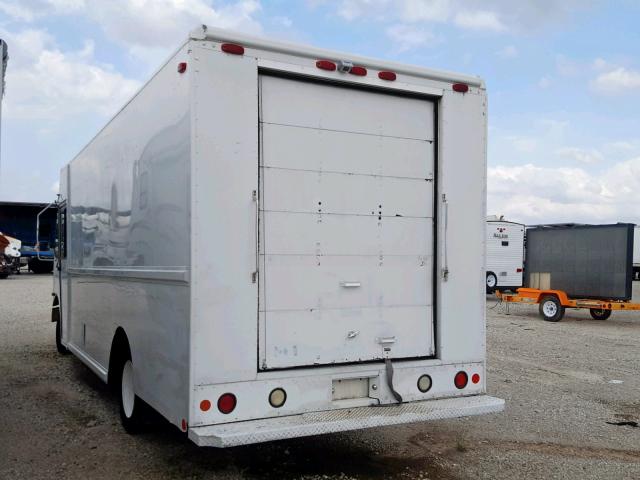 4UZAANBWX2CK27905 - 2002 FREIGHTLINER CHASSIS M WHITE photo 3