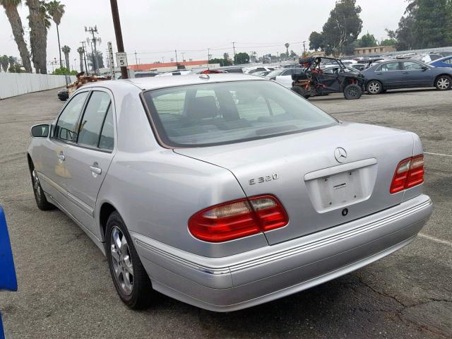 WDBJF65J42B485529 - 2002 MERCEDES-BENZ E 320 SILVER photo 3