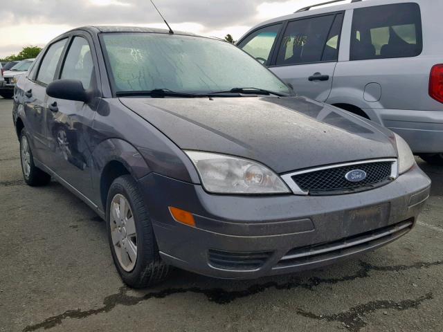 1FAHP34N06W201916 - 2006 FORD FOCUS ZX4 GRAY photo 1