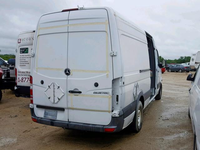 WD3PE8CB0B5575176 - 2011 MERCEDES-BENZ SPRINTER 2 WHITE photo 4