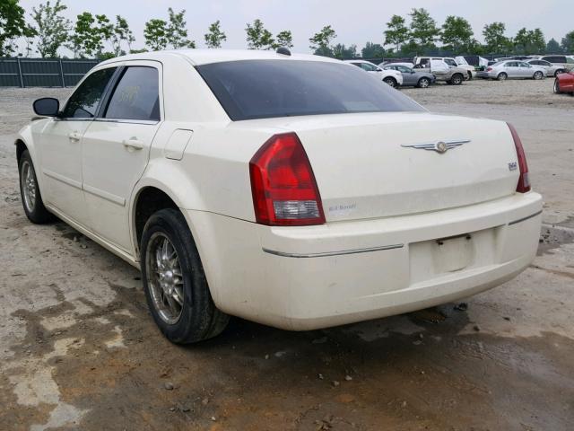 2C3JA53G15H612447 - 2005 CHRYSLER 300 TOURIN WHITE photo 3