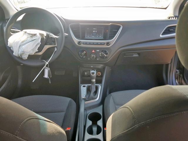 3KPC24A37JE018284 - 2018 HYUNDAI ACCENT SE GRAY photo 9