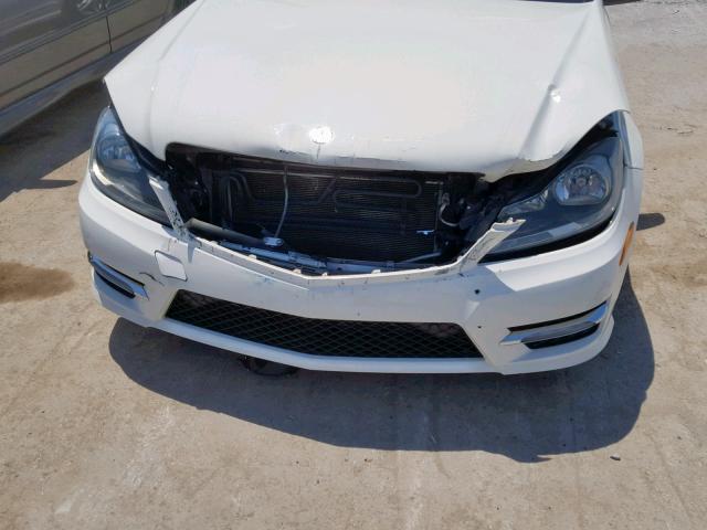 WDDGF4HB3CA625975 - 2012 MERCEDES-BENZ C 250 WHITE photo 9