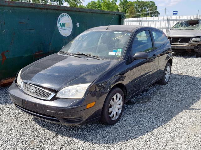 3FAFP31N95R141048 - 2005 FORD FOCUS ZX3 BLACK photo 2