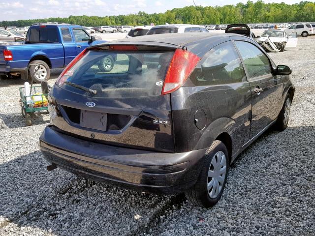 3FAFP31N95R141048 - 2005 FORD FOCUS ZX3 BLACK photo 4