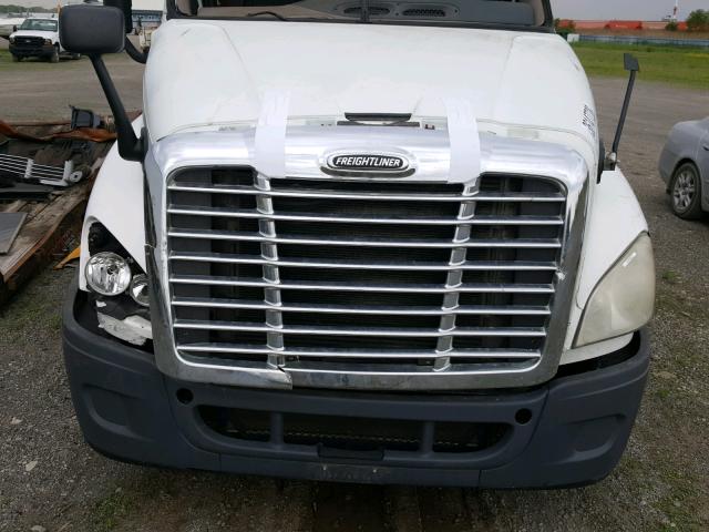 1FUJGECKX9LAG3989 - 2009 FREIGHTLINER CASCADIA 1 WHITE photo 7