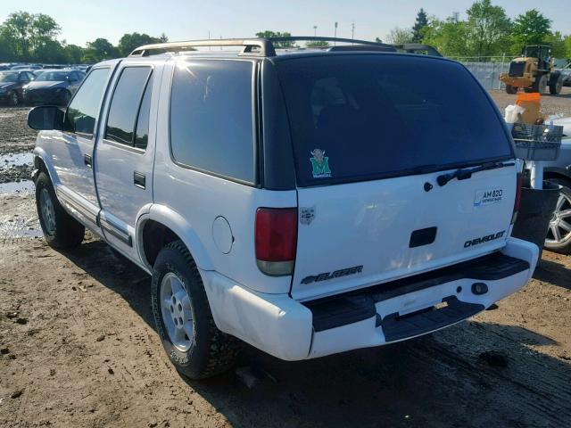 1GNDT13W9Y2291801 - 2000 CHEVROLET BLAZER WHITE photo 3