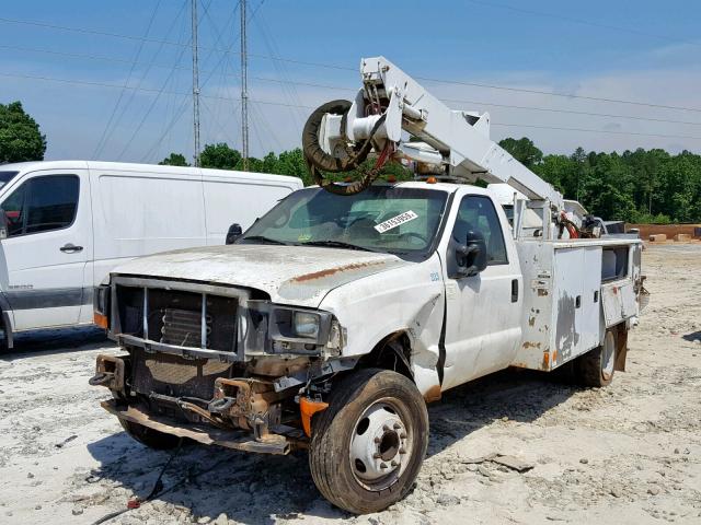 1FDAF56F71EB87524 - 2001 FORD F550 SUPER WHITE photo 2