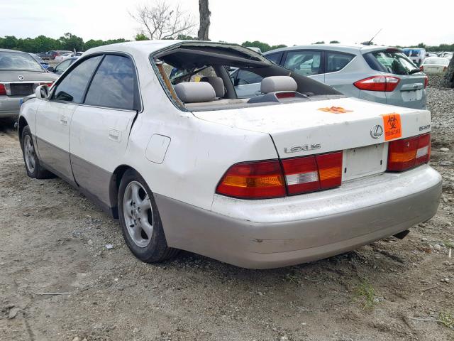 JT8BF28G0X0152230 - 1999 LEXUS ES 300 WHITE photo 3