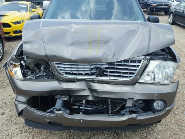 1FMZU75K12ZC71903 - 2002 FORD EXPLORER L BROWN photo 9