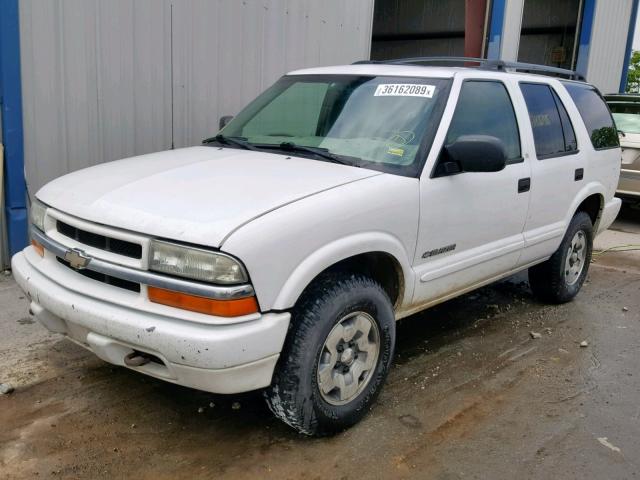 1GNDT13W12K211575 - 2002 CHEVROLET BLAZER WHITE photo 2