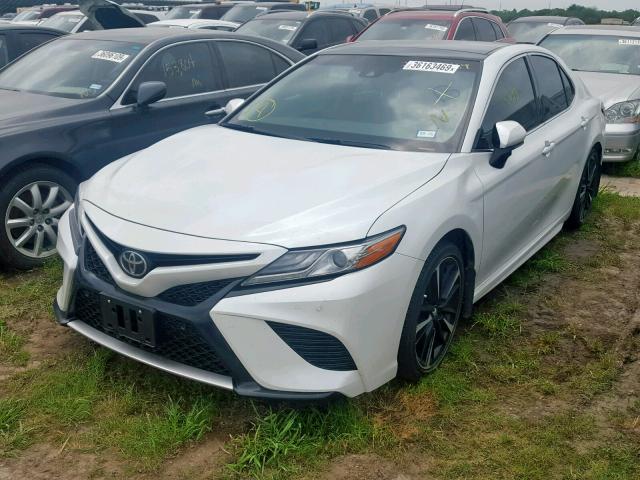 4T1B61HK8JU151192 - 2018 TOYOTA CAMRY XSE WHITE photo 2