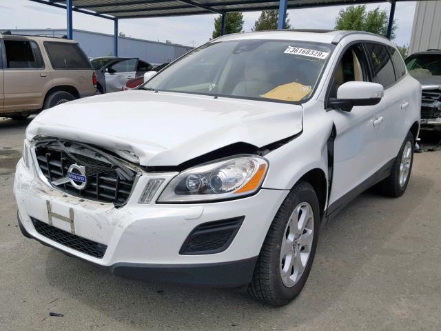 YV4940DL7D2372524 - 2013 VOLVO XC60 3.2 WHITE photo 2