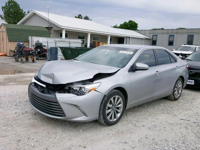 4T1BD1FK3GU197367 - 2016 TOYOTA CAMRY HYBR SILVER photo 2