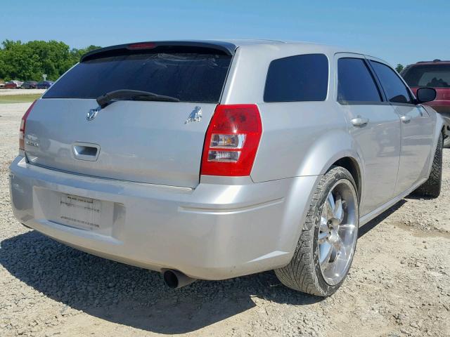 2D4FV47T28H111470 - 2008 DODGE MAGNUM SILVER photo 4