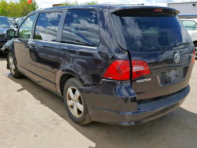 2V4RW3D16AR348425 - 2010 VOLKSWAGEN ROUTAN SE PURPLE photo 3