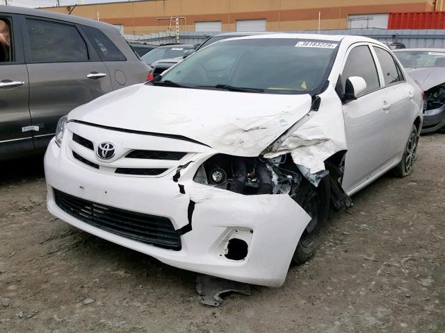 2T1BU4EE8DC088171 - 2013 TOYOTA COROLLA BA WHITE photo 2