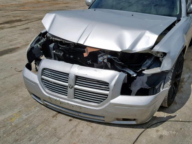 2D4GV57256H302685 - 2006 DODGE MAGNUM R/T SILVER photo 9