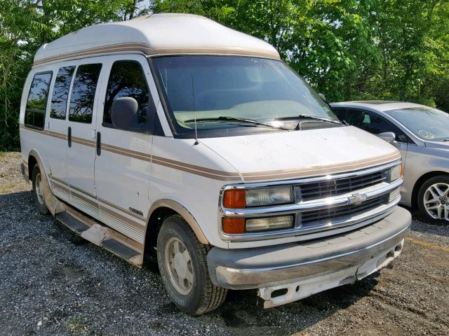 1GBFG15R0V1091750 - 1997 CHEVROLET EXPRESS G1 WHITE photo 1