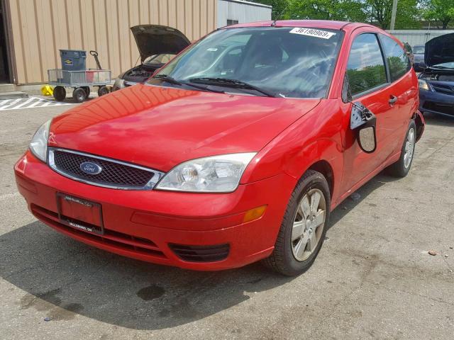 1FAFP31N67W255931 - 2007 FORD FOCUS ZX3 RED photo 2