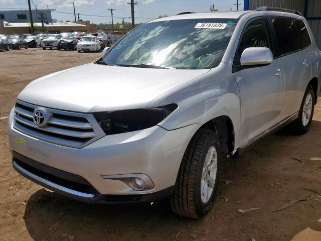 5TDBK3EH2DS243301 - 2013 TOYOTA HIGHLANDER SILVER photo 2